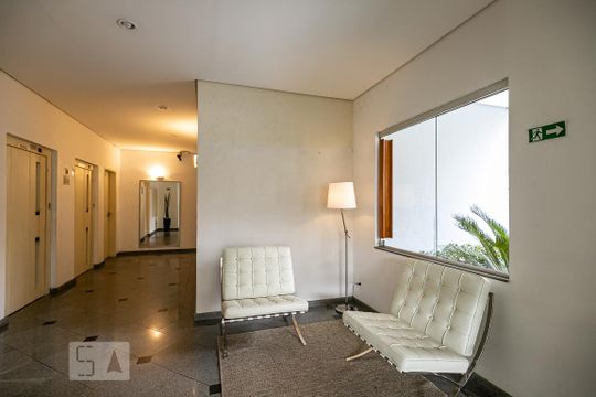 Compra: apartamento na Vila Olímpia, 2 quartos, academia e quintal. — Hall de Entrada
