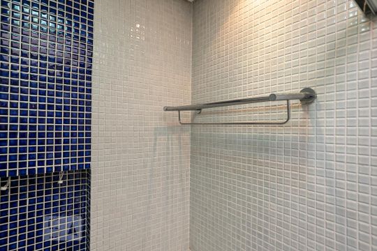 Compra: apartamento na Vila Olímpia, 2 quartos, academia e quintal. — Banheiro da Suíte