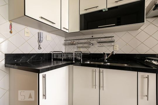 Compra: apartamento na Vila Olímpia, 2 quartos, academia e quintal. — Cozinha