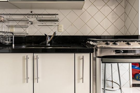 Compra: apartamento na Vila Olímpia, 2 quartos, academia e quintal. — Cozinha