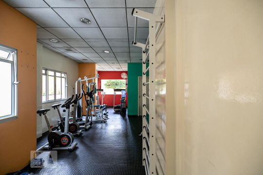 Compra: apartamento na Vila Olímpia, 2 quartos, academia e quintal. — Academia