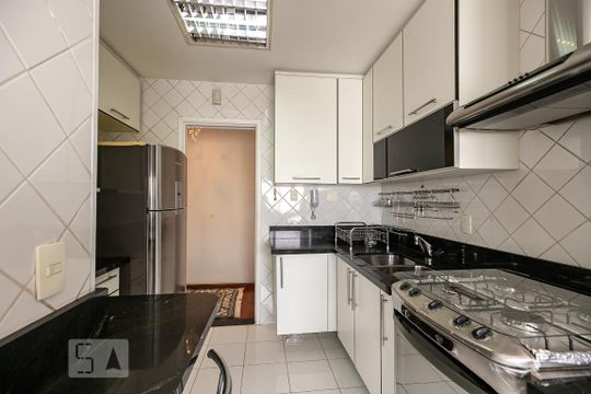 Compra: apartamento na Vila Olímpia, 2 quartos, academia e quintal. — Cozinha