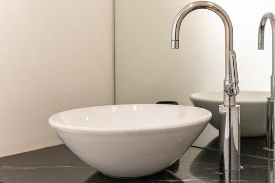 Compra: apartamento na Vila Olímpia, 2 quartos, academia e quintal. — Lavabo