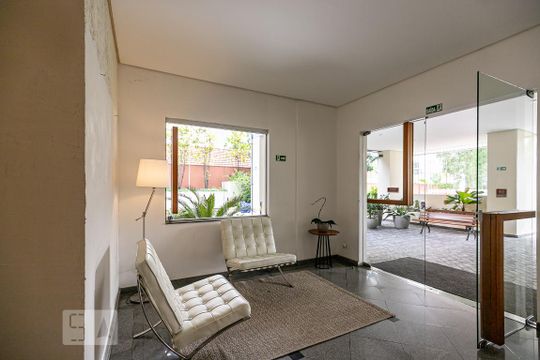 Compra: apartamento na Vila Olímpia, 2 quartos, academia e quintal. — Hall de Entrada