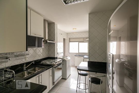 Compra: apartamento na Vila Olímpia, 2 quartos, academia e quintal. — Cozinha