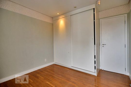 Apartamento com 3 quartos, 1 suíte, varanda e churrasqueira no condomínio. Ideal para compra. — Quarto 2