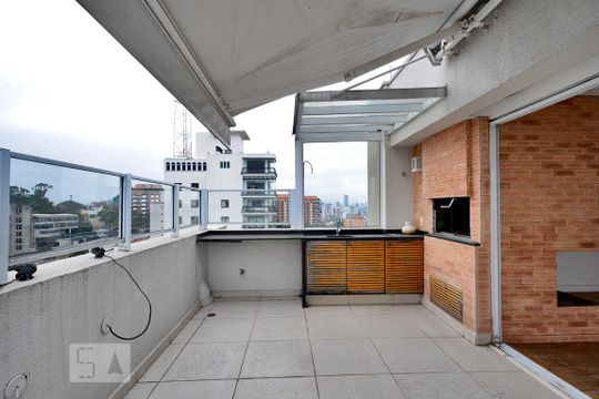 Apartamento com 3 quartos, 1 suíte, varanda e churrasqueira no condomínio. Ideal para compra. — Área Gourmet