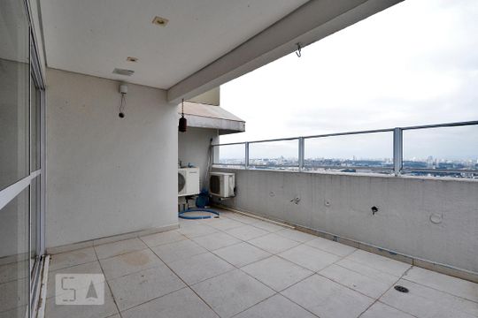 Apartamento com 3 quartos, 1 suíte, varanda e churrasqueira no condomínio. Ideal para compra. — Cobertura