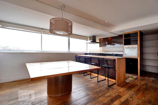 Apartamento com 3 quartos, 1 suíte, varanda e churrasqueira no condomínio. Ideal para compra. — Área Gourmet