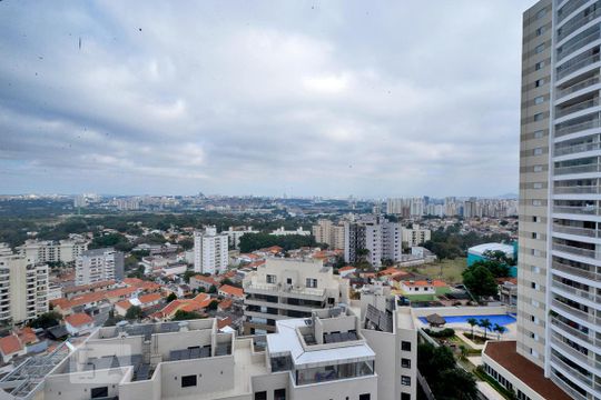 Apartamento com 3 quartos, 1 suíte, varanda e churrasqueira no condomínio. Ideal para compra. — Vista