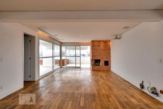 Apartamento com 3 quartos, 1 suíte, varanda e churrasqueira no condomínio. Ideal para compra. — Sala