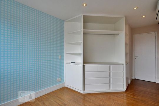 Apartamento com 3 quartos, 1 suíte, varanda e churrasqueira no condomínio. Ideal para compra. — Quarto 3