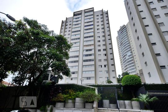 Apartamento com 3 quartos, 1 suíte, varanda e churrasqueira no condomínio. Ideal para compra. — Fachada