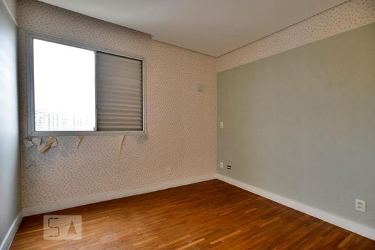 Apartamento com 3 quartos, 1 suíte, varanda e churrasqueira no condomínio. Ideal para compra. — Quarto 2
