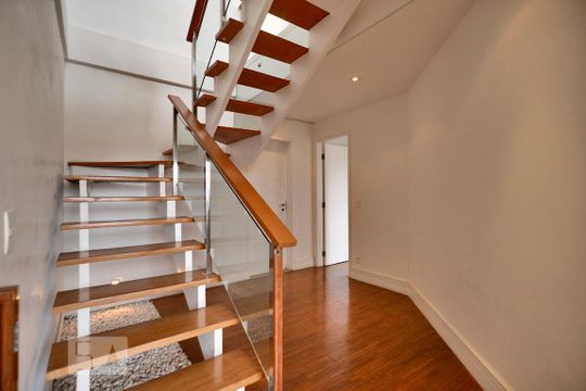 Apartamento com 3 quartos, 1 suíte, varanda e churrasqueira no condomínio. Ideal para compra. — Hall