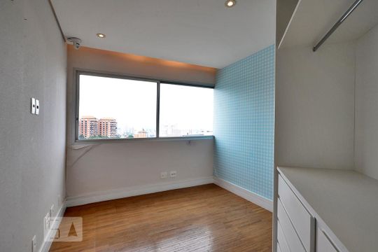 Apartamento com 3 quartos, 1 suíte, varanda e churrasqueira no condomínio. Ideal para compra. — Quarto 3