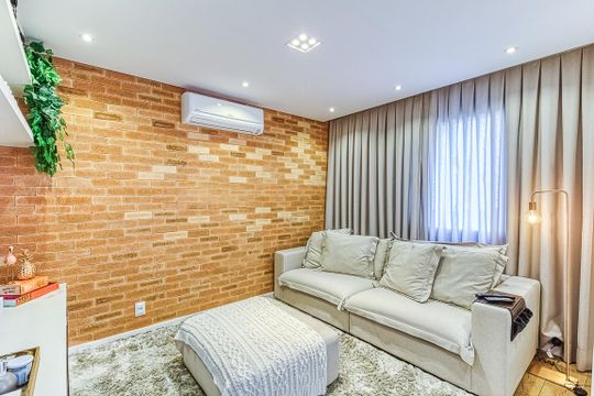 Venda de apartamento mobiliado na Vila Olímpia, com 2 quartos, varanda e closet. — Sala