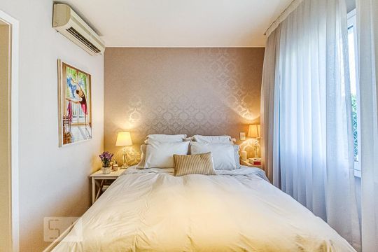 Venda de apartamento mobiliado na Vila Olímpia, com 2 quartos, varanda e closet. — Suíte