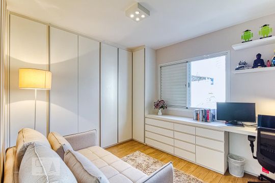 Venda de apartamento mobiliado na Vila Olímpia, com 2 quartos, varanda e closet. — Segundo dormitório