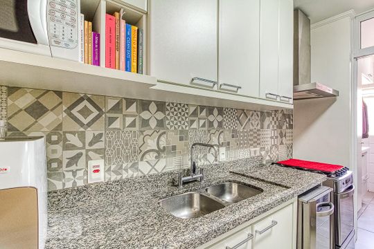 Venda de apartamento mobiliado na Vila Olímpia, com 2 quartos, varanda e closet. — Cozinha