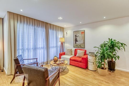 Venda de apartamento mobiliado na Vila Olímpia, com 2 quartos, varanda e closet. — Sala