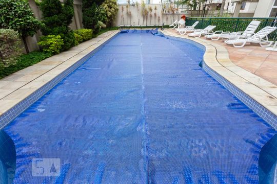 Apartamento com 2 quartos à venda na Vila Pompéia, com varanda e piscina no condomínio. — Piscina