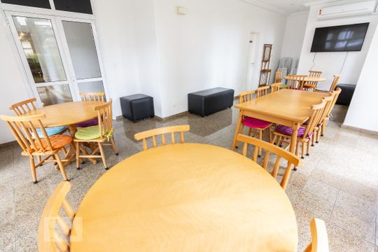 Apartamento com 2 quartos à venda na Vila Pompéia, com varanda e piscina no condomínio. — Salão de Festa