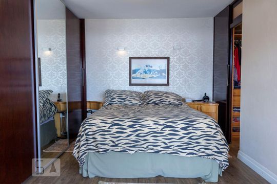 Apartamento na Vila Mariana com 2 suítes, varanda e piscina. Ideal para compra e animais de estimação. — Suíte 1