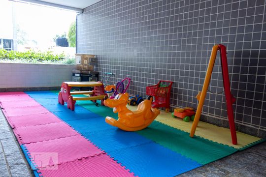 Apartamento na Vila Mariana com 2 suítes, varanda e piscina. Ideal para compra e animais de estimação. — Brinquedoteca