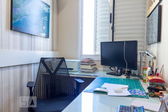 Apartamento na Vila Mariana com 2 suítes, varanda e piscina. Ideal para compra e animais de estimação. — Escritório