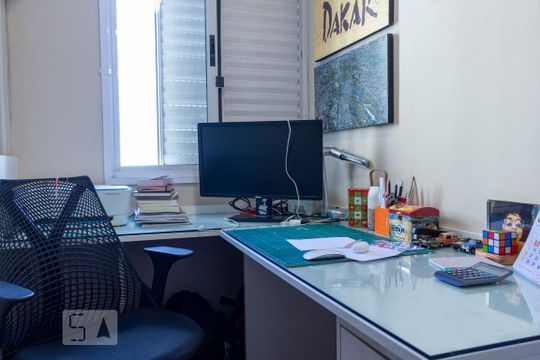Apartamento na Vila Mariana com 2 suítes, varanda e piscina. Ideal para compra e animais de estimação. — Escritório