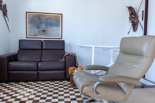 Apartamento na Vila Mariana com 2 suítes, varanda e piscina. Ideal para compra e animais de estimação. — Sala de Tv