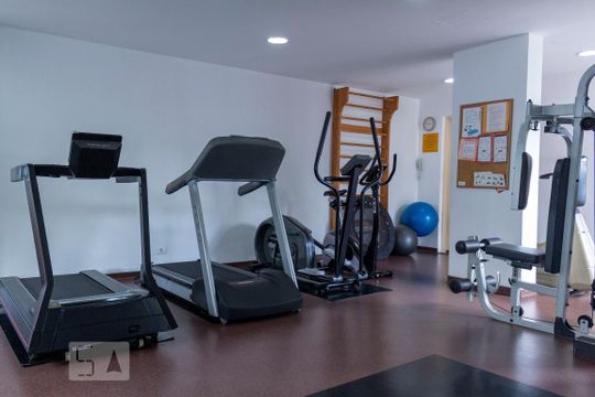 Apartamento na Vila Mariana com 2 suítes, varanda e piscina. Ideal para compra e animais de estimação. — Academia