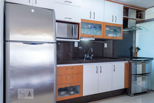 Apartamento na Vila Mariana com 2 suítes, varanda e piscina. Ideal para compra e animais de estimação. — Cozinha