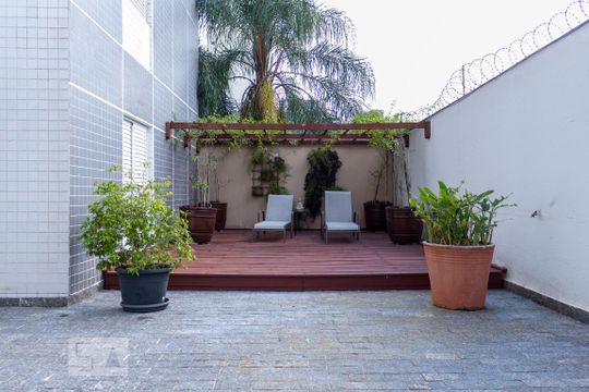 Apartamento na Vila Mariana com 2 suítes, varanda e piscina. Ideal para compra e animais de estimação. — Área Zen