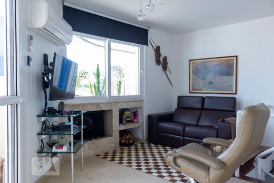 Apartamento na Vila Mariana com 2 suítes, varanda e piscina. Ideal para compra e animais de estimação. — Sala de Tv