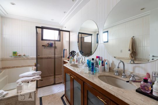 Comprar apartamento com 4 quartos e varanda, aceita pets. — Banheiro Suite 4