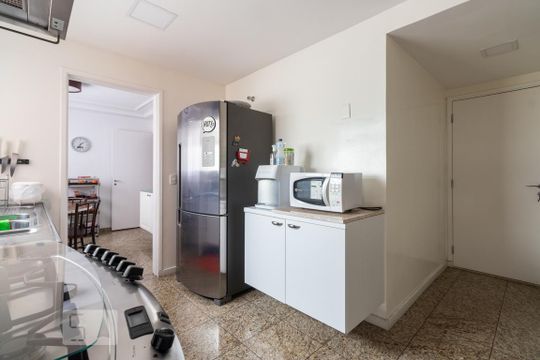 Comprar apartamento com 4 quartos e varanda, aceita pets. — Cozinha