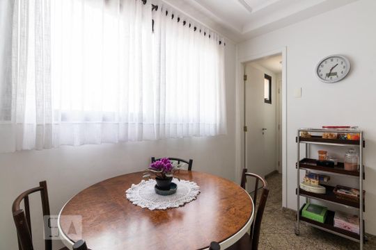 Comprar apartamento com 4 quartos e varanda, aceita pets. — Copa
