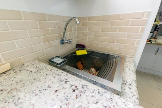 Venda de apartamento mobiliado com 3 quartos e piscina no condomínio. — Área de Serviço