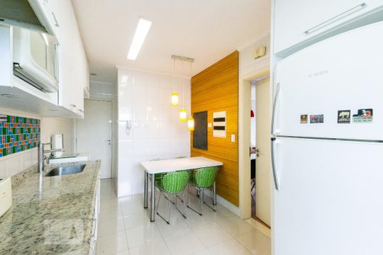 Venda de apartamento mobiliado com 3 quartos e piscina no condomínio. — Cozinha