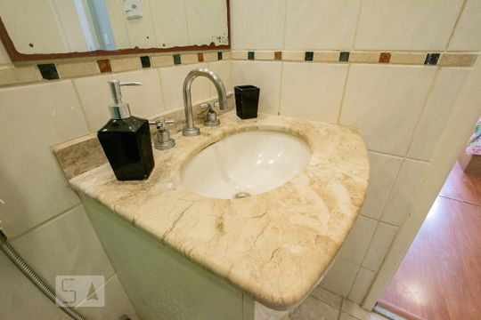 Venda de apartamento mobiliado com 3 quartos e piscina no condomínio. — Banheiro - Torneira