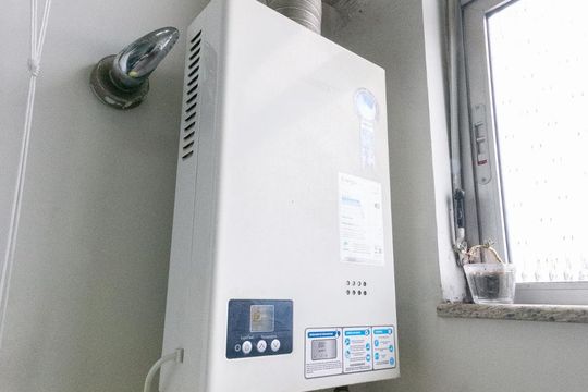 Venda de apartamento mobiliado com 3 quartos e piscina no condomínio. — Área de Serviço