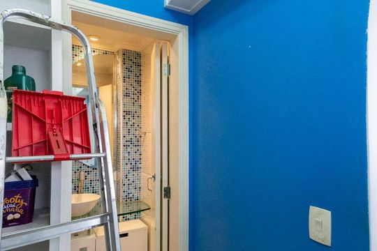 Venda de apartamento mobiliado com 3 quartos e piscina no condomínio. — Quarto de Serviço