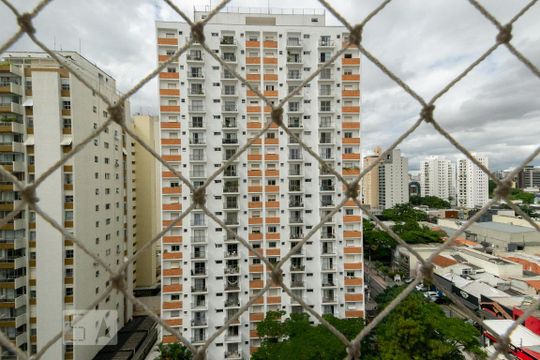 Venda de apartamento mobiliado com 3 quartos e piscina no condomínio. — Vista