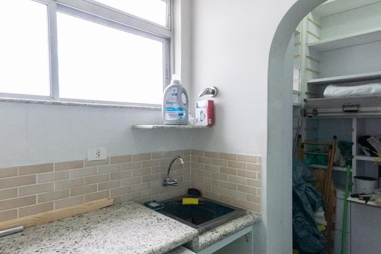 Venda de apartamento mobiliado com 3 quartos e piscina no condomínio. — Área de Serviço