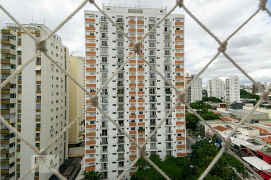Venda de apartamento mobiliado com 3 quartos e piscina no condomínio. — Vista