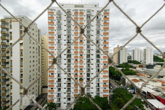 Venda de apartamento mobiliado com 3 quartos e piscina no condomínio. — Vista