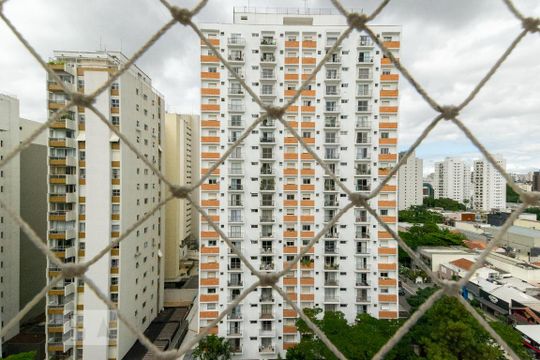 Venda de apartamento mobiliado com 3 quartos e piscina no condomínio. — Vista