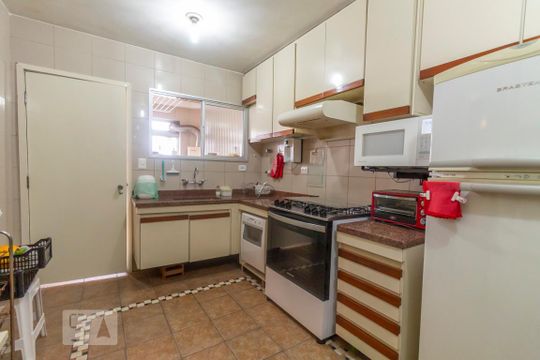 Compra de apartamento em Perdizes: 3 quartos, 1 suíte, churrasqueira. — Cozinha
